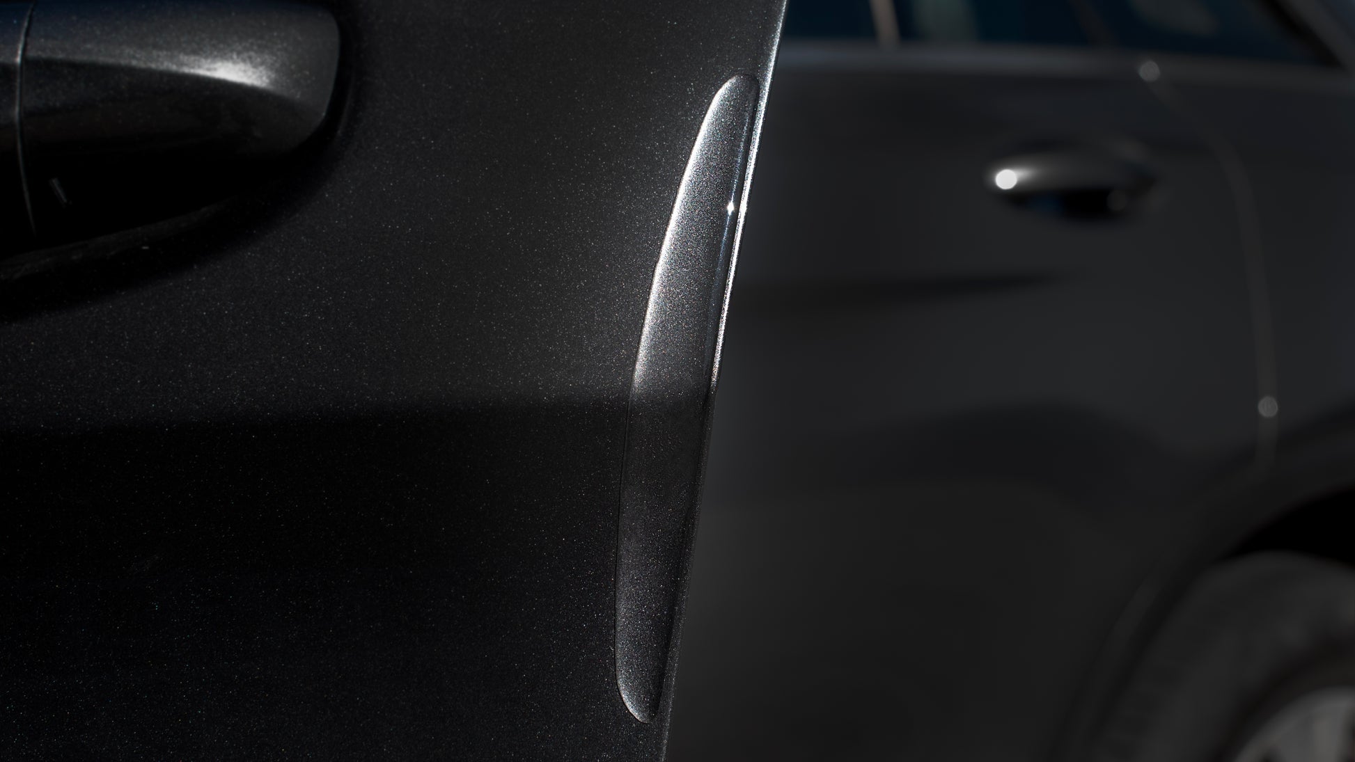 EdgeGuard Pro – Adesivi Invisibili Protettivi per Sportelli Auto e Specchietti 6 Pezzi – Made in Italy